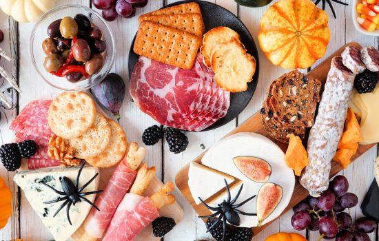 Kürbis, Krimi und Kulinarik – eure Checkliste für die herzhafte Halloween-Hausparty