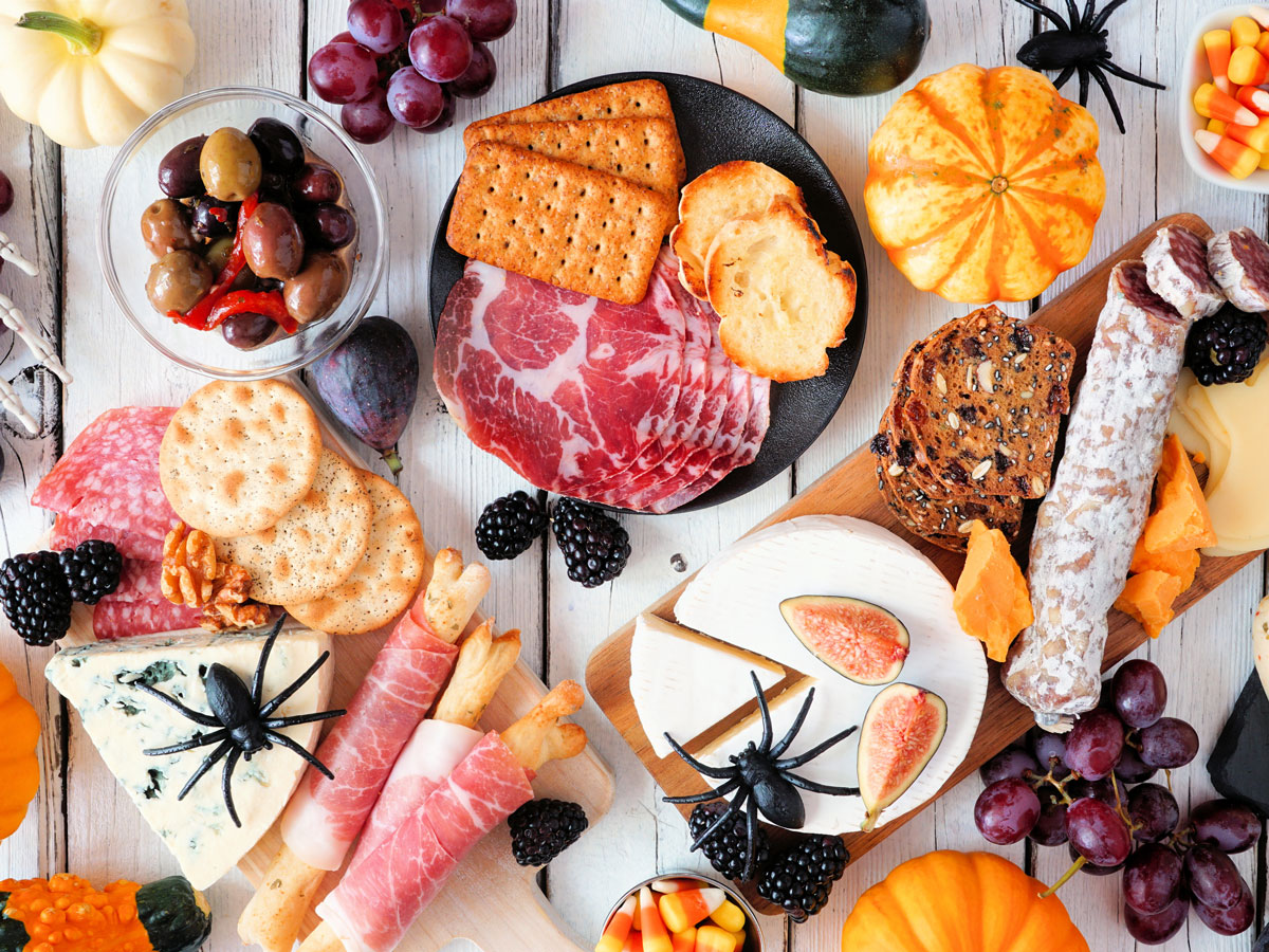 Kürbis, Krimi und Kulinarik – eure Checkliste für die herzhafte Halloween-Hausparty