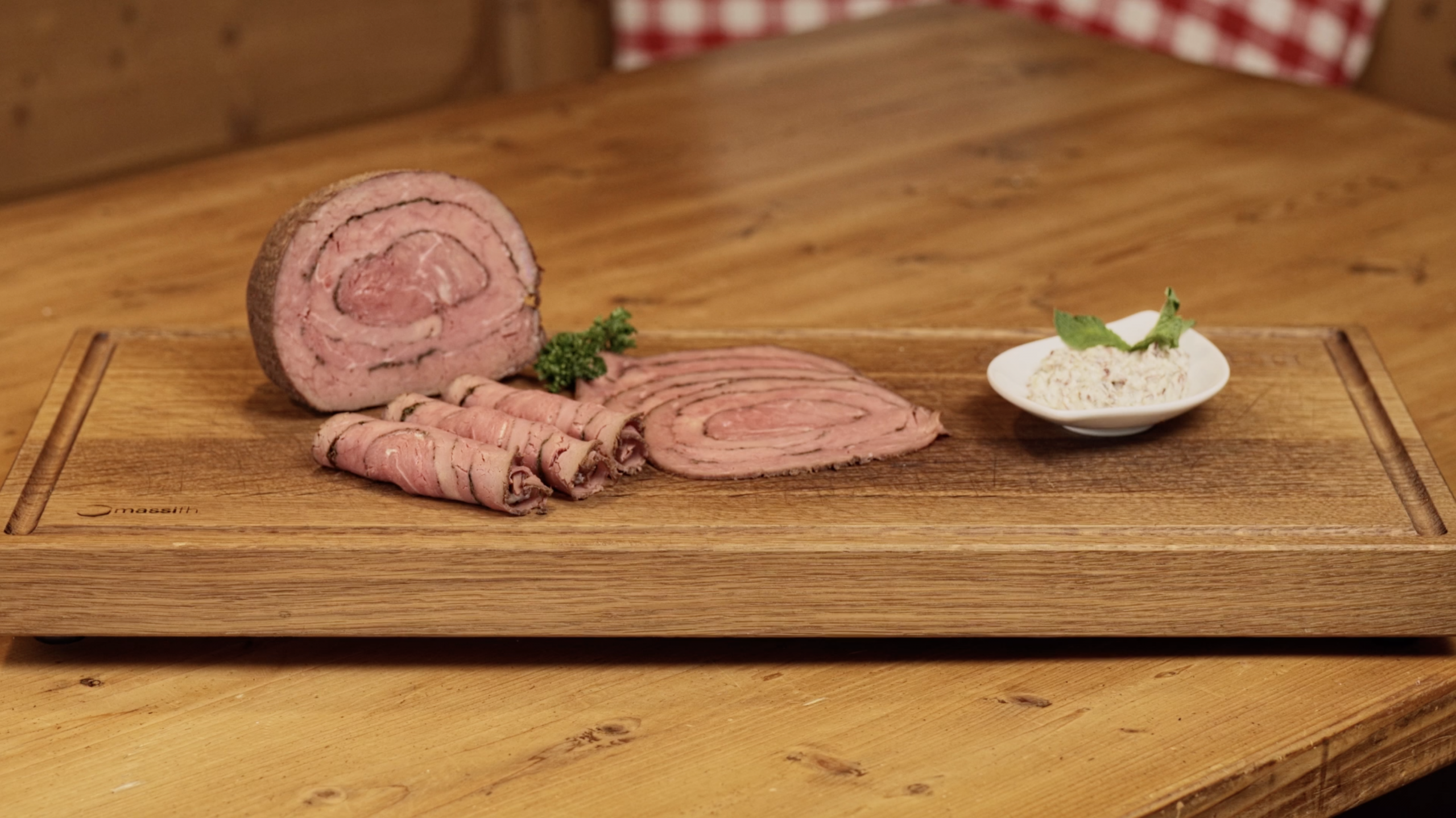 Kräuter-Rinder-Rouladen Röllchen mit Rindfleisch in Meerrettich-Füllung