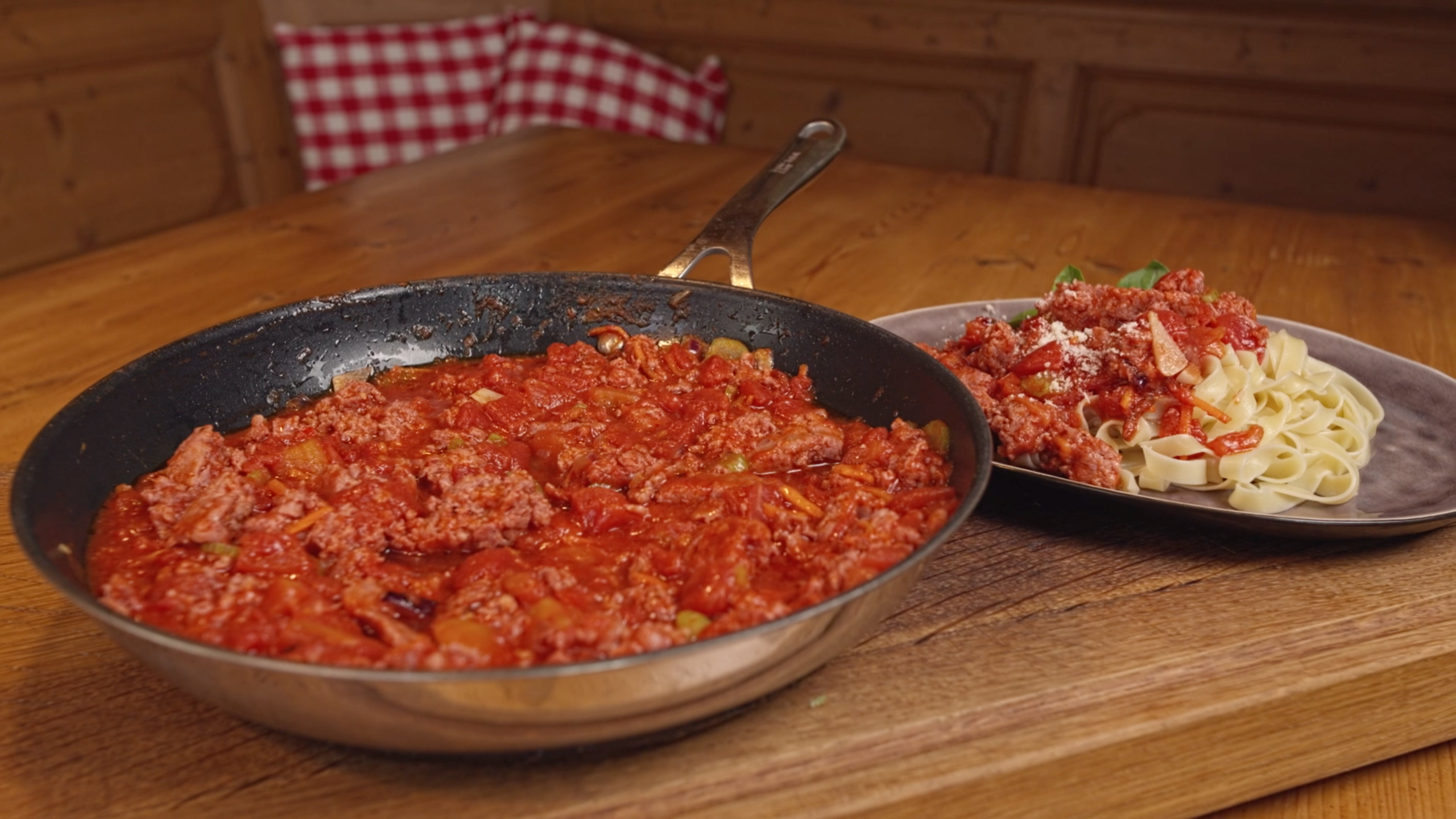 Spaghetti mit Salsiccia Finocchio-Bolognese